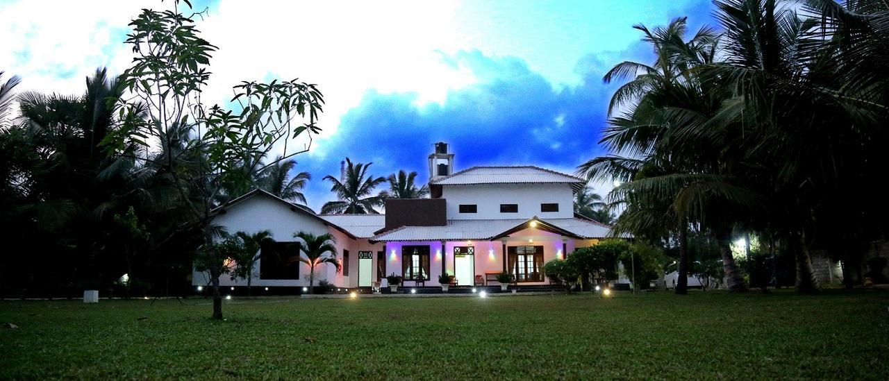 Grand Hilton Hotel Negombo Zewnętrze zdjęcie